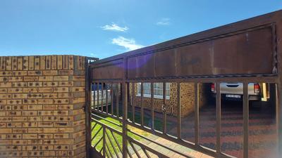 Townhouse For Sale in Finsbury, Randfontein