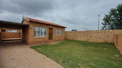 Apartment / Flat For Sale in Finsbury, Randfontein