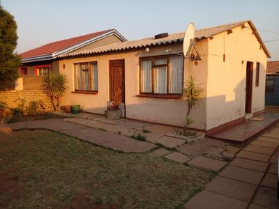 House For Sale in Mohlakeng, Randfontein