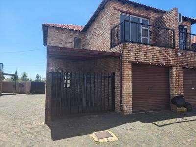 Apartment / Flat For Sale in Eike Park, Randfontein