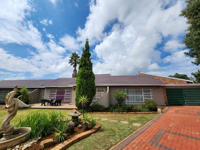 House For Rent in Helikonpark, Randfontein