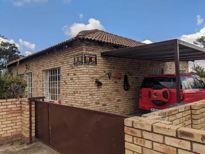 Townhouse For Sale in Robin Park, Randfontein