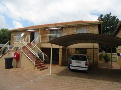 Apartment / Flat For Sale in Helikonpark, Randfontein