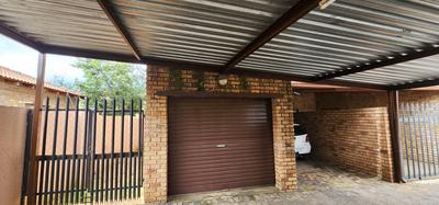 Apartment / Flat For Sale in Eike Park, Randfontein