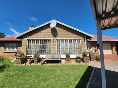 House For Sale in Randpoort, Randfontein