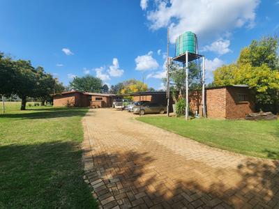Farm For Sale in Hekpoort, Krugersdorp