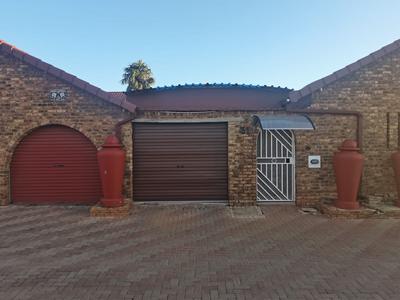 Townhouse For Rent in Culemborg Park, Randfontein