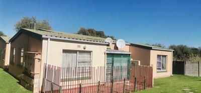 Townhouse For Sale in Florida, Roodepoort