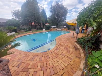 House For Sale in Helikonpark, Randfontein
