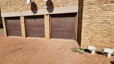 Apartment / Flat For Sale in Randfontein Central, Randfontein
