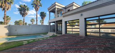 House For Rent in Ruimsig, Roodepoort